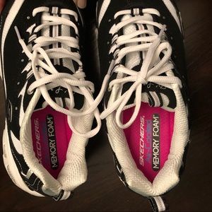 SKECHERS D’LITES AIR COOLED MEMORY FOAM  SHOES